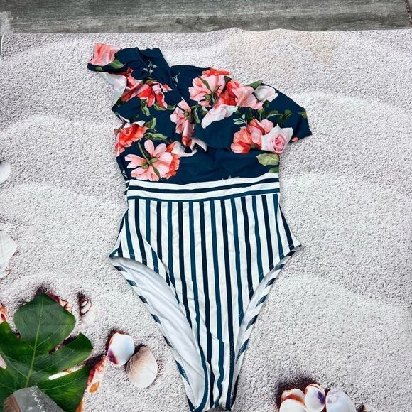 Cupshe ruffle one shoulder swimsuit S - Picture 3 of 8
